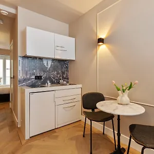 Midtown Twin Aparthotel